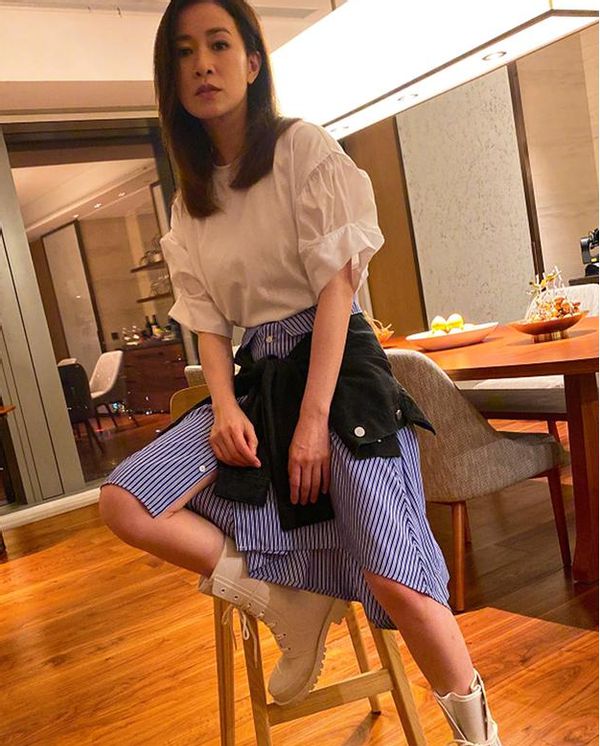  凯发K8官网平台佘诗曼节目晒出自己家厨房就在客厅旁边不怕做饭